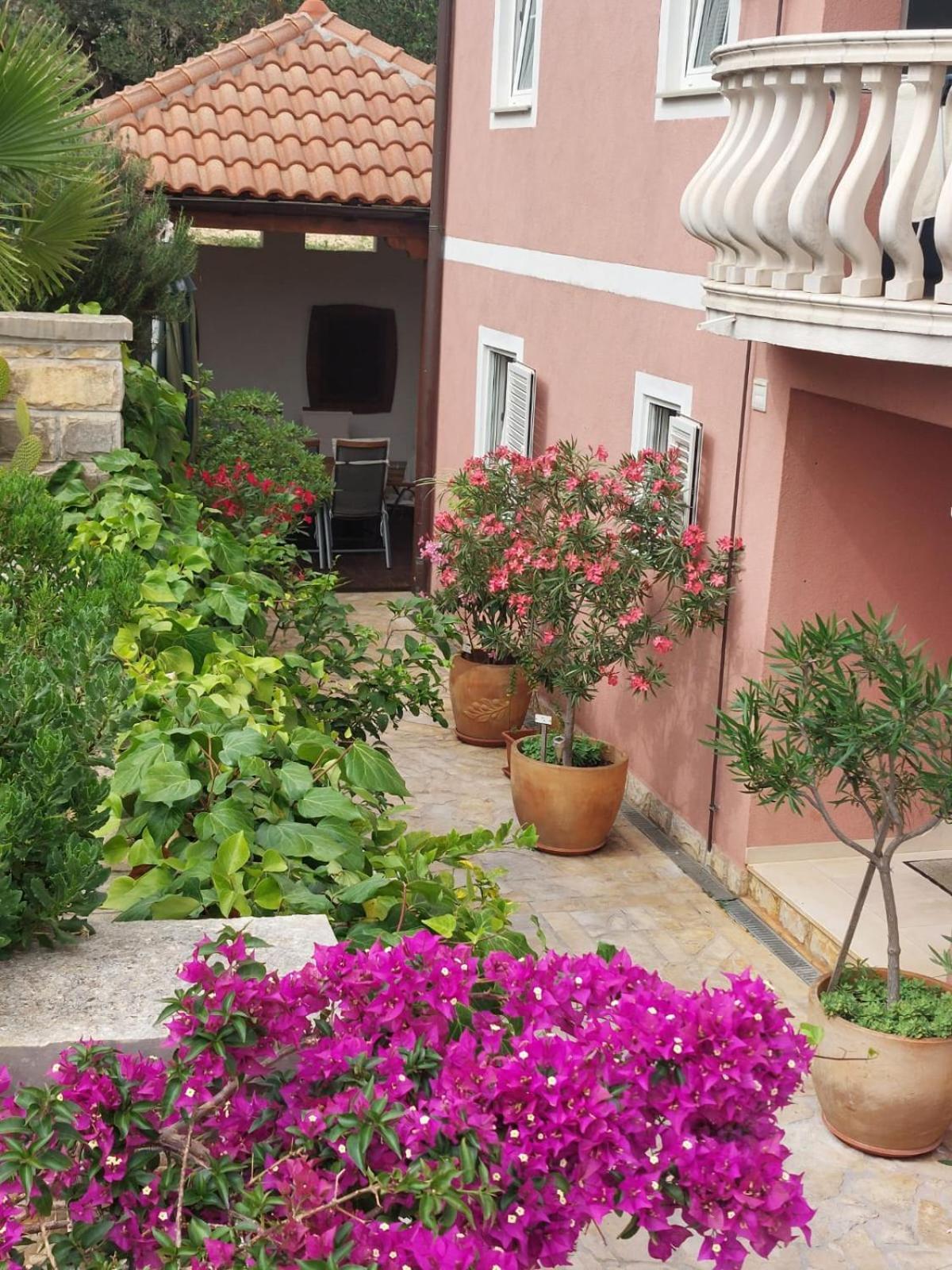 Apartments Ljubo Stari Grad  Exterior foto